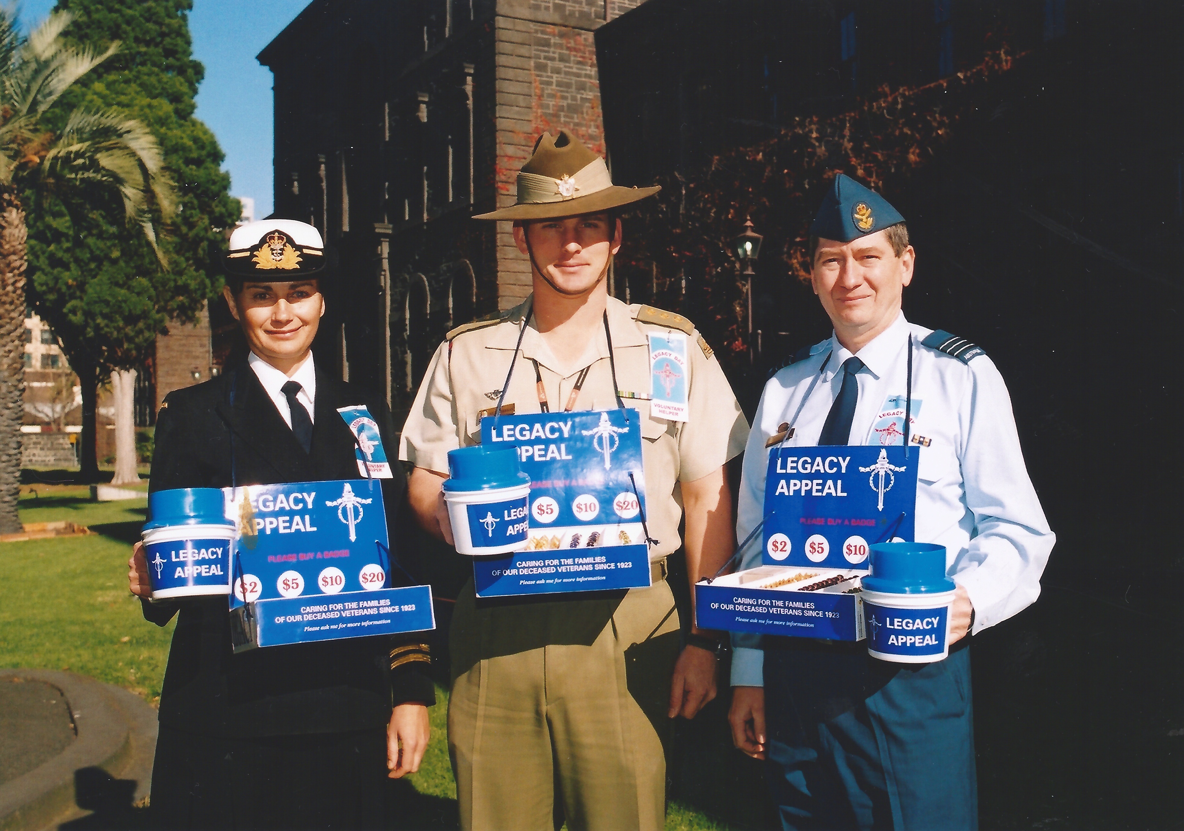 Anzac day activities for kids can include writing a thank-you message to veterans